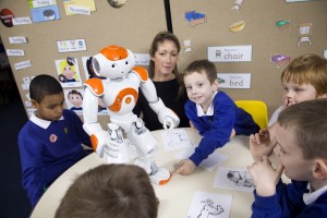 The robot NAO, working with autistic children at Topcliffe primary school, in Birmingham (UK). The robot is produced by French technology company, Aldebaran Robotics.  Photo (c) Ed Alcock 16/11/2012  Le NAO robot, qui travaille avec des enfants autistes à Topcliffe, un école primaire, à Birmingham (Royaume-Uni). Le robot est produit par la société de technologie française, Aldebaran Robotics.  Photo (c) Ed Alcock 16/11/2012  Reproduction rights: non-exclusive rights for internal and external use in publications by Aldebaran Robotics: press release, brochure AR, AR website. Duration: 1 year. Reproduction rights for advertising space in magazines: 1 year (U.S., Europe, Asia). Billboards and Sales Publicity in places of sale not included in this contract. All other rights reserved.  Droits de reproduction: Cession des droits non-exclusifs pour utilisation en interne et externe sur les supports papier et internet de Aldebaran Robotics: dossier de presse, brochure AR, website AR Durée des droits d'utilisation: 1 an. Droits de reproduction pour publicité dans magazines avec achat d'espace pendant 1 an (Etats-Unis, Europe, Asie). Hors affiches et PLV. Toutes reproductions non-mentionnée, sans l'accord au préalable de l'auteur est interdite.